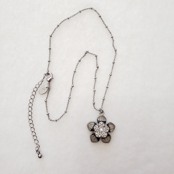 LIA SOPHIA Silver Tone Enamel Flower Rhinestones Faux Pearl Necklace - Picture 6 of 8